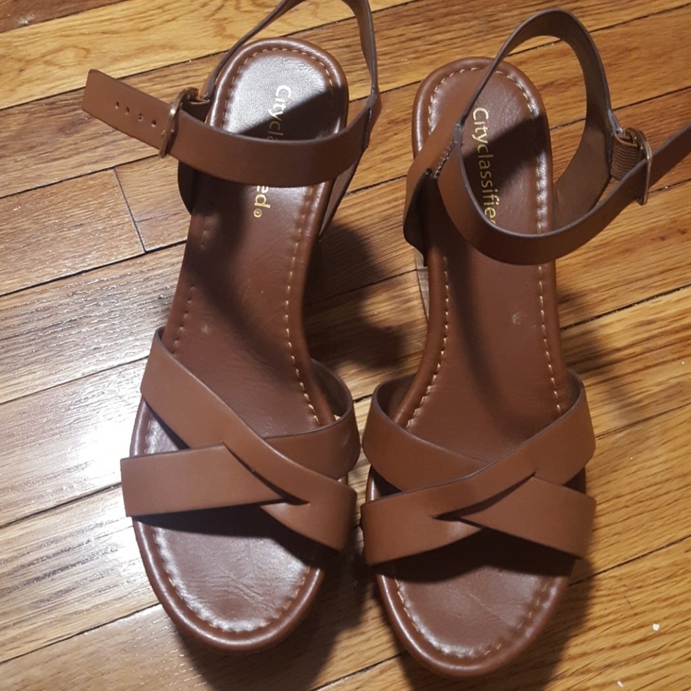 Sandals - LIKE NEW